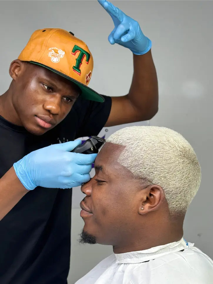 Coloration-blanche-cheveux-afro